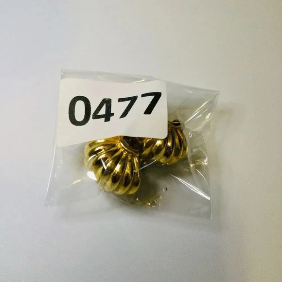 Vintage Womens Gold-tone Croissant‎ Ribbed Screwback Clip-on Fashion Earrings OS - Picture 4 of 5